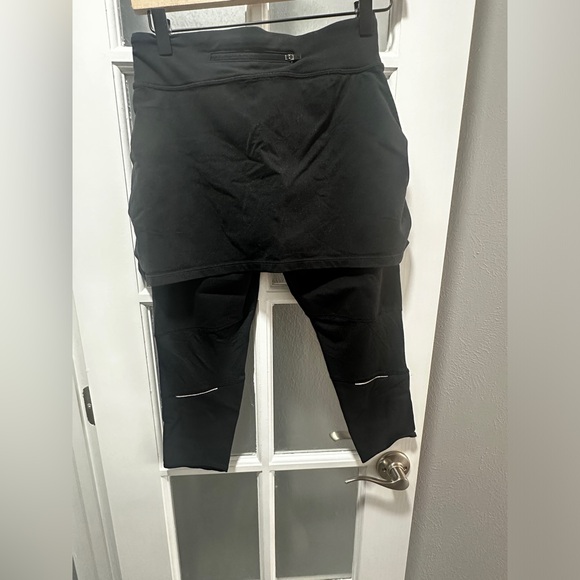 Athleta 2-in-1 Contender Skirt Combo Crop Leggings - Picture 6 of 7